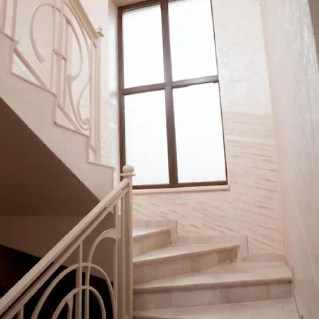 Sweethome 4 Free Parking